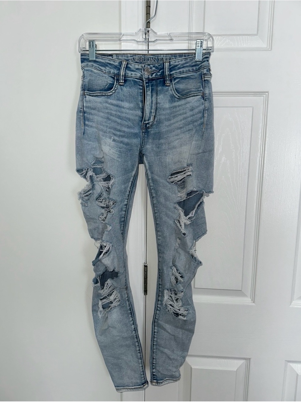 American Eagle Outfitters Light Wash Ripped Skinny Jeans